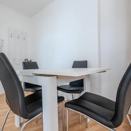 Whats-App Self Check-In - Leoben Apartments Daire Leoben (Styria)